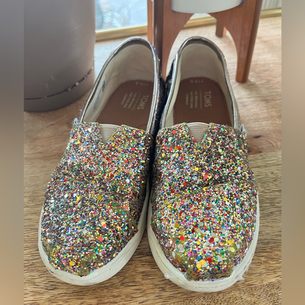 Glitter sparkly kids’ Tom’s slip ons, size 13.5. Gently worn.